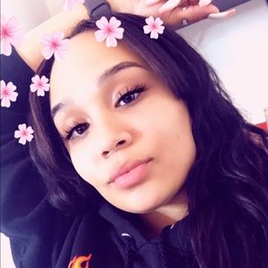 Meet your Posher, Nia